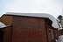 La nieve se acumula en los tejados, pero poco a poco va cayendo en bloques. No os podéis imaginar el estruendo cuando un bloque grande cae...